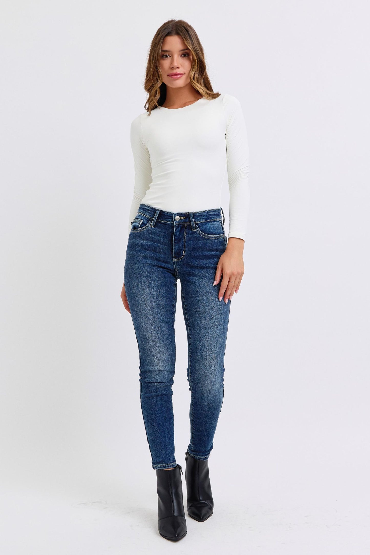 Judy Blue Full Size Mid Rise Skinny Jeans in Dark Wash Blue