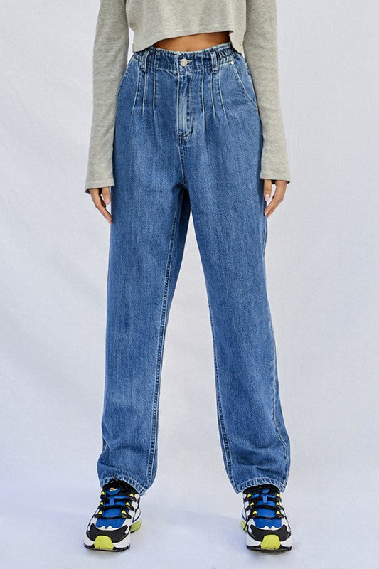 HIGH RISE PLEATED MOM JEANS