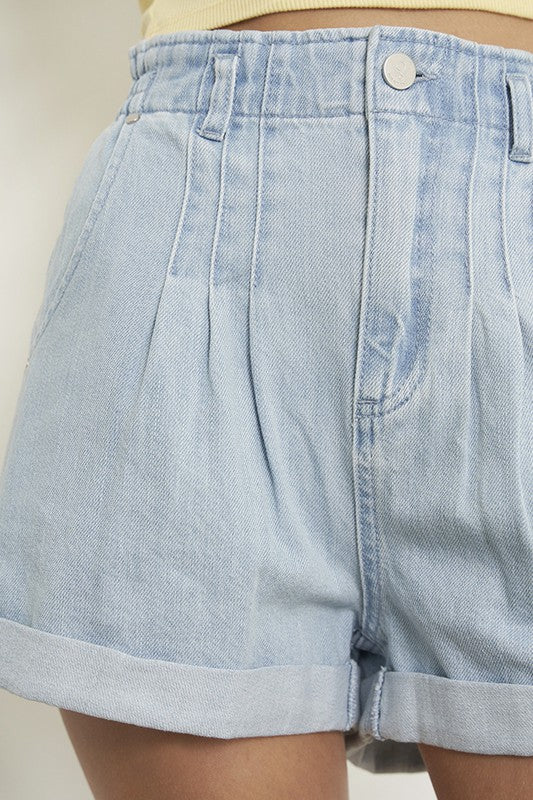 HIGH RISE PLEATED MOM SHORTS