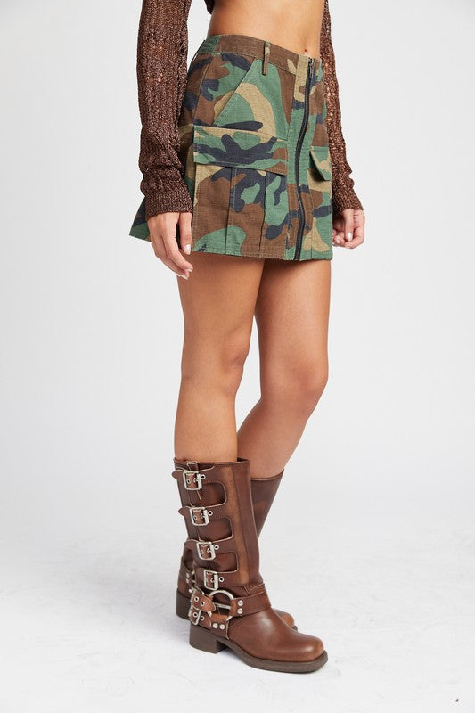 EMORY PARK CAMO PRINT MINI SKIRT WITH FRONT ZIPPER