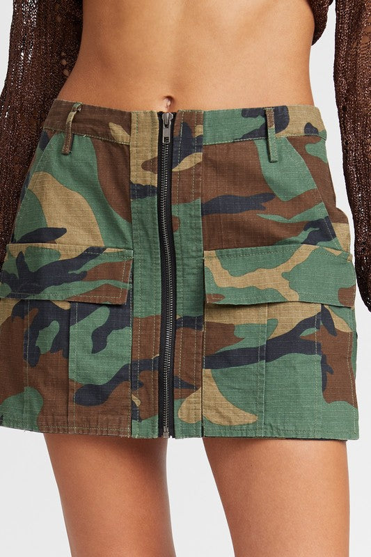 EMORY PARK CAMO PRINT MINI SKIRT WITH FRONT ZIPPER