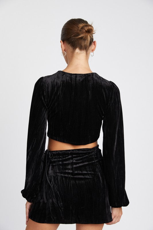 EMORY PARK LONG SLEEVE KEYHOLE VELVET CROP TOP IN 2 COLORS