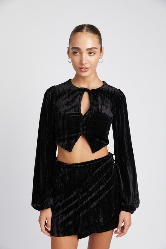 EMORY PARK LONG SLEEVE KEYHOLE VELVET CROP TOP IN 2 COLORS