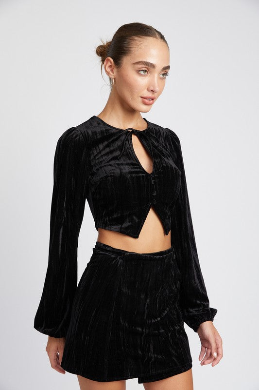 EMORY PARK LONG SLEEVE KEYHOLE VELVET CROP TOP IN 2 COLORS