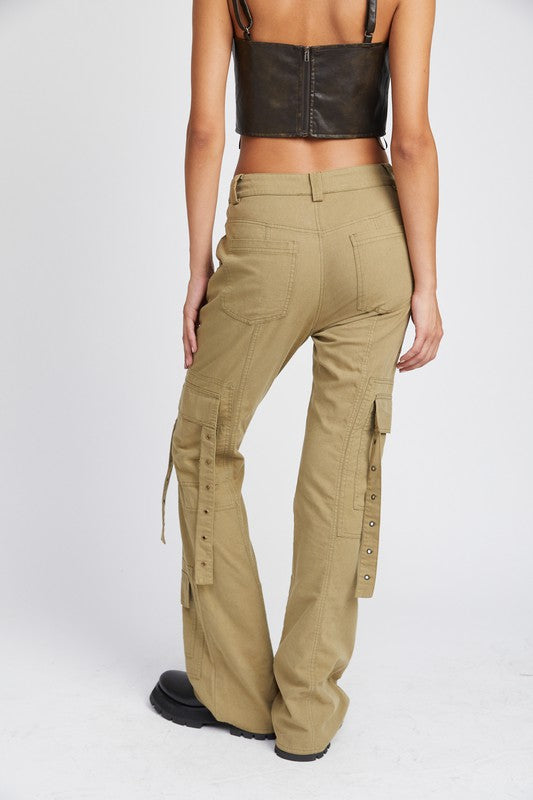 EMORY PARK LOW WAIST CARGO FLARED PANTS