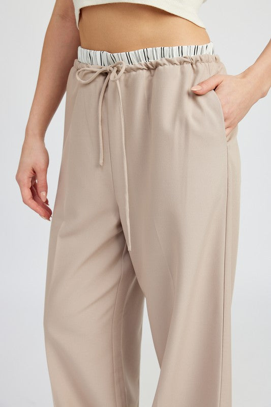 EMORY PARK CONTRAST WAIST RELAXED FIT DRAWSTRING PANTS IN TAUPE