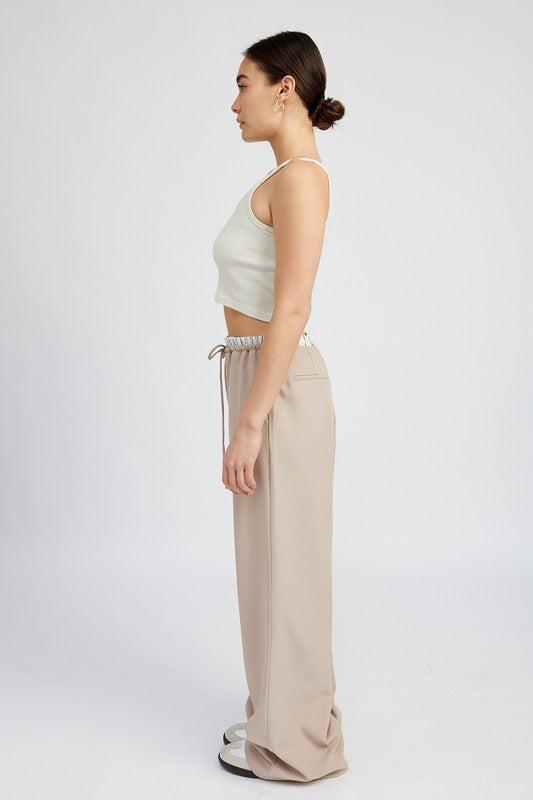 EMORY PARK CONTRAST WAIST RELAXED FIT DRAWSTRING PANTS IN TAUPE