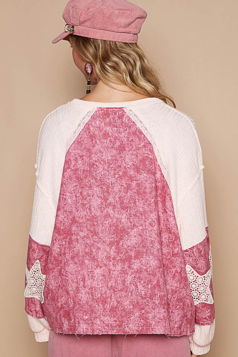 POL Lace Detail Floral Pattern V Neck Top in Blush/Berry Multi