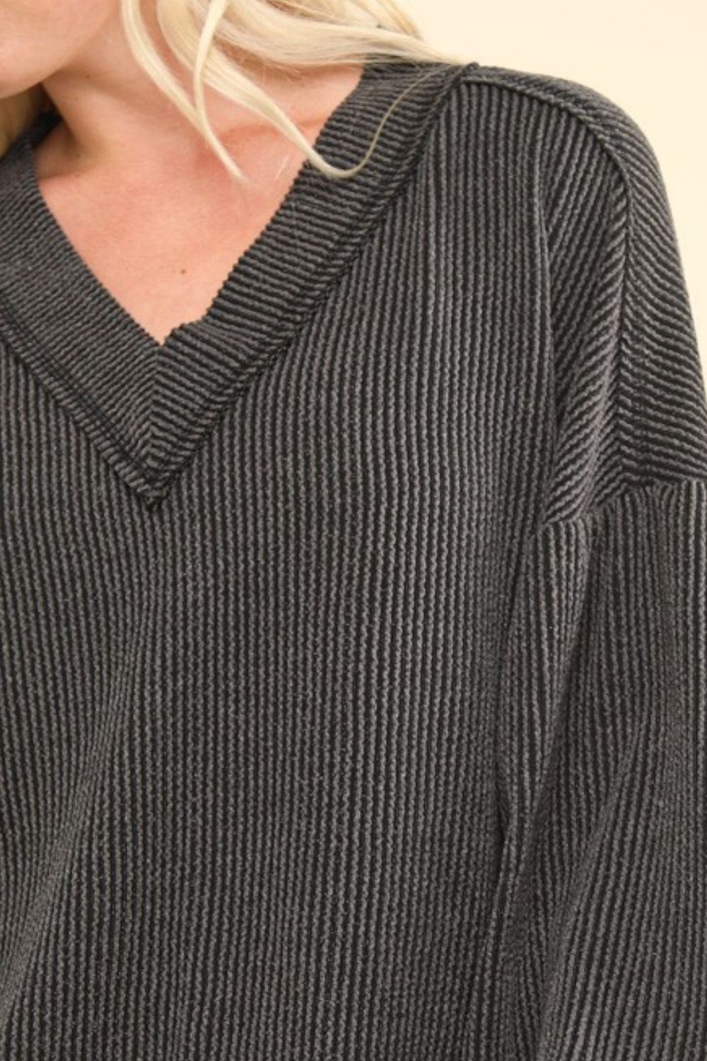 VERY J Two Tone Exposed Seam Ribbed V-Neck Top in Charcoal Gray NWT