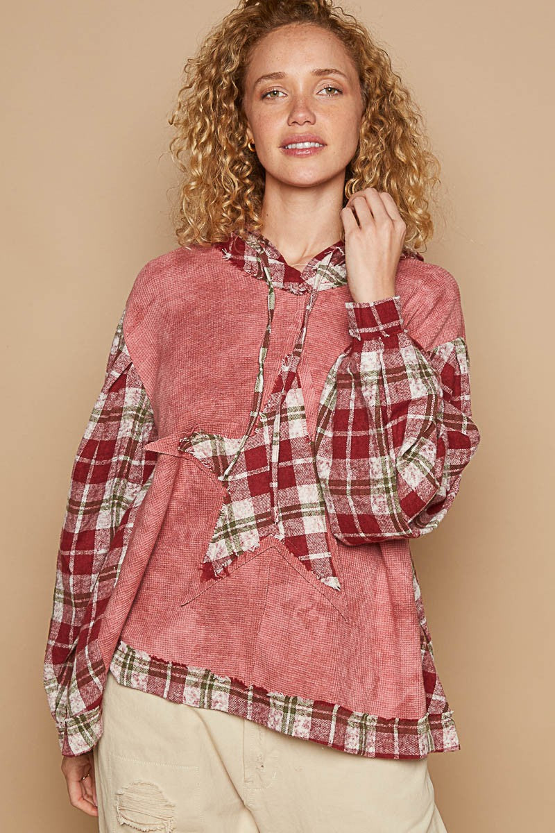 POL Hooded Star Patch Long Sleeve Plaid T-Shirt Top in Red Bean Multi