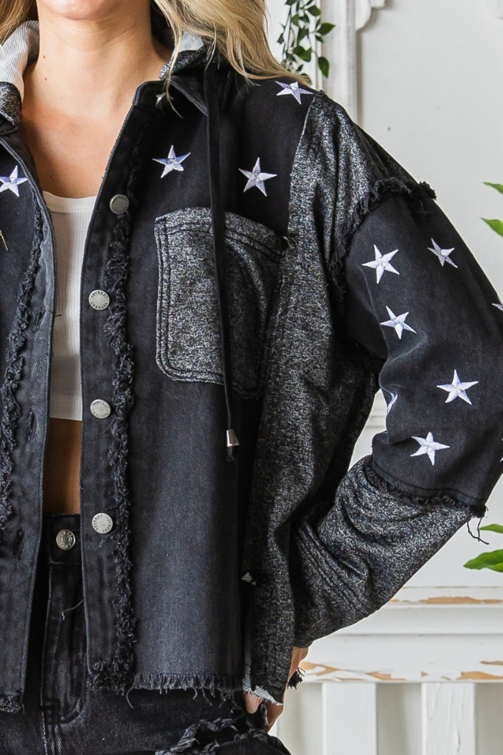 Veveret Star Embroidered Raw Hem Hooded Denim Jacket in Black