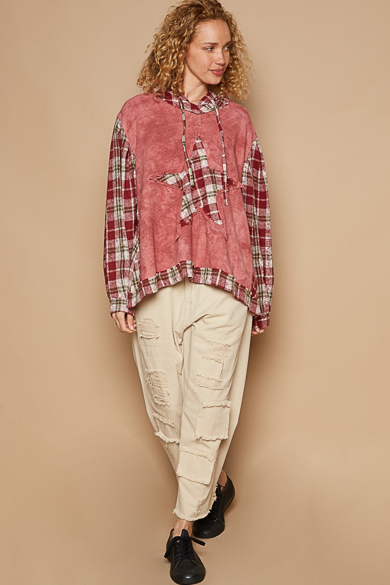 POL Hooded Star Patch Long Sleeve Plaid T-Shirt Top in Red Bean Multi