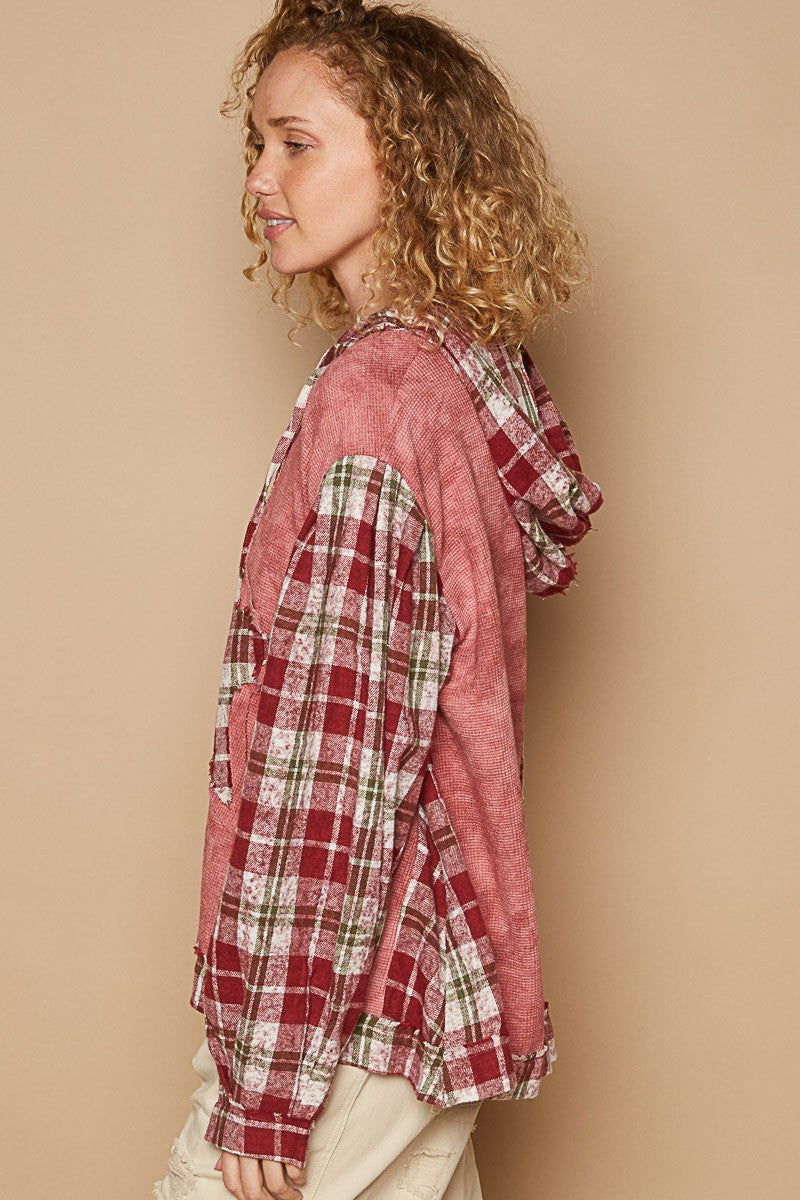 POL Hooded Star Patch Long Sleeve Plaid T-Shirt Top in Red Bean Multi