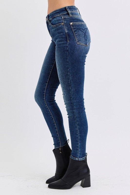 Judy Blue Full Size Mid Rise Skinny Jeans with Pockets in Dark Wash Blue