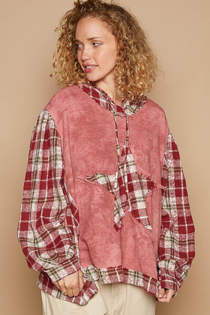 POL Hooded Star Patch Long Sleeve Plaid T-Shirt Top in Red Bean Multi